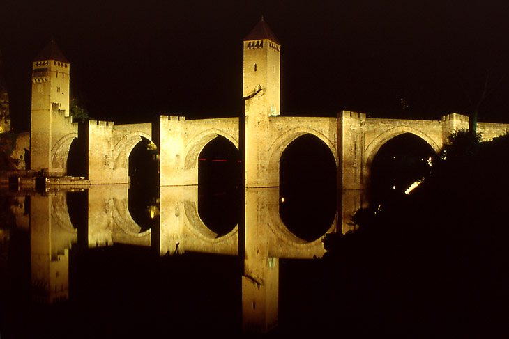 Nuit_64_Cahors_Pont-Valentré_© Joseph Guégan.jpg